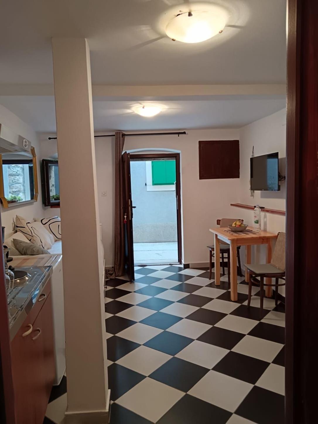 Lamar Cres Esterno foto